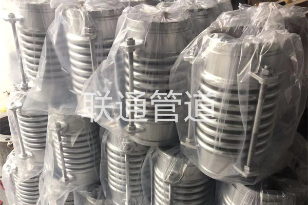 外压久久夜色撩人精品国产小说