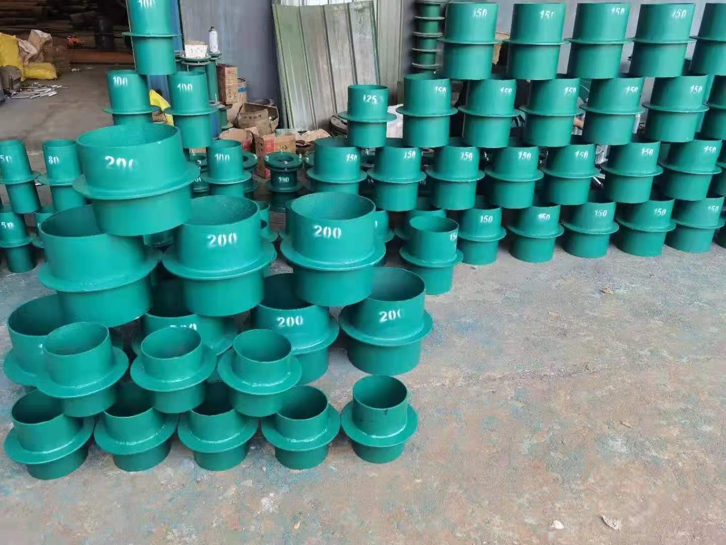 随土建施工一齐安装管道穿混凝土构造的剪力墙基础、穿梁、穿异型