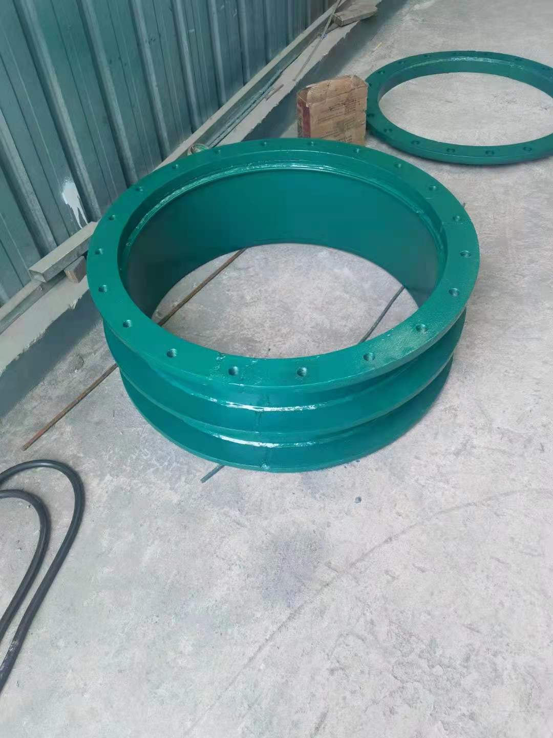 只用亚洲夜色视频的话解决了套管与墙壁之间的漏水